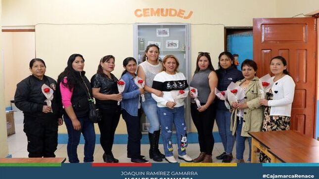 ❤️Este domingo 12 de mayo, mientras todo el país celebra el "Día de la Madre", la Municipalidad Provincial de Cajamarca desea honrar a las mujeres que, con amor y dedicación, desempeñan el rol de madre, emprendedora y pilar fundamental en sus hogares. En esta ocasión, queremos destacar el esfuerzo y la pasión de las madres participantes del taller de barbería, quienes demuestran día a día su compromiso por mejorar y crecer, tanto en su desarrollo personal como en el apoyo a sus familias.
¡Felicitaciones a todas las madres participantes del taller de barbería! Su fuerza, valentía y amor son inspiración para toda la comunidad cajamarquina. Que este día esté lleno de alegría, reconocimiento y amor para cada una de ustedes. Gracias por ser un ejemplo de superación y compromiso 💖💇‍♀️🎉