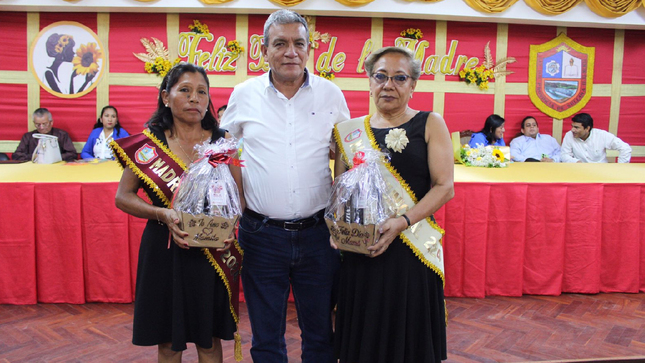 Municipalidad rinde homenaje a las madres