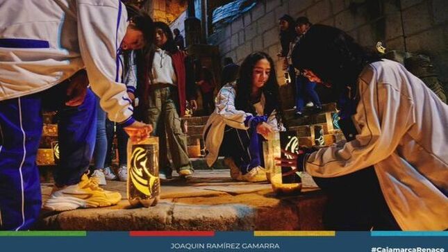  En la víspera de la celebración a nuestra Virgen de Fátima 🙏, la Municipalidad Provincial de Cajamarca, a través de la gerencia de turismo y Cultura, organizó la Serenata a la Virgen, iniciando con la Santa Misa, además pudimos contemplar la escalinata de Santa Apolonia bellamente iluminada con faroles 🕯️ instalados este día por el colegio Juan XXIII, quienes llevan haciendo esta tradición desde hace 27 años.
Agradecemos al marco musical  el Mariachi Gareda 🎶, quienes ofrecieron su canto a la Madre. 