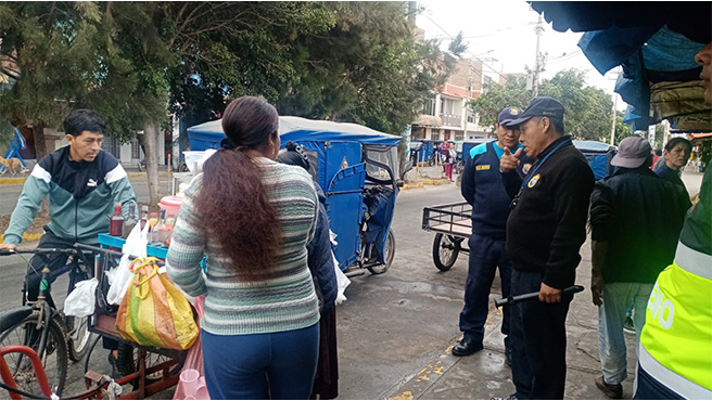 ¡Trabajando por el ordenamiento de la ciudad!, la municipalidad provincial de Huarmey, a través de la Sub Gerencia de Operaciones, Administración de Mercados, Policía Municipal y Serenazgo.