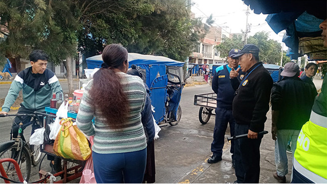 ¡Trabajando por el ordenamiento de la ciudad!, la municipalidad provincial de Huarmey, a través de la Sub Gerencia de Operaciones, Administración de Mercados, Policía Municipal y Serenazgo.