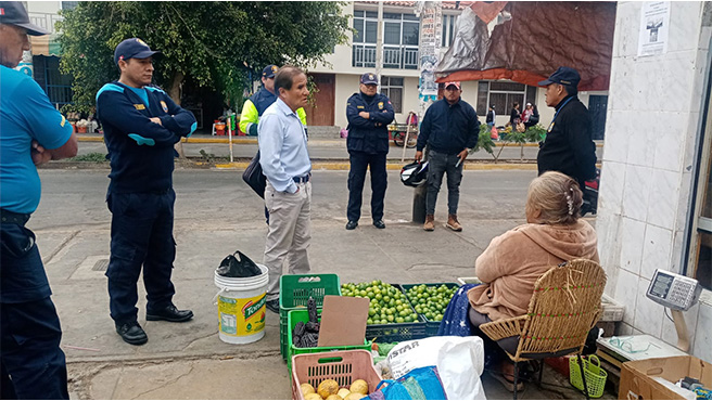 ¡Trabajando por el ordenamiento de la ciudad!, la municipalidad provincial de Huarmey, a través de la Sub Gerencia de Operaciones, Administración de Mercados, Policía Municipal y Serenazgo.