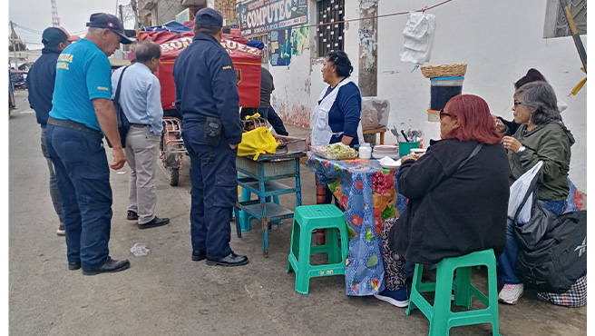 ¡Trabajando por el ordenamiento de la ciudad!, la municipalidad provincial de Huarmey, a través de la Sub Gerencia de Operaciones, Administración de Mercados, Policía Municipal y Serenazgo.