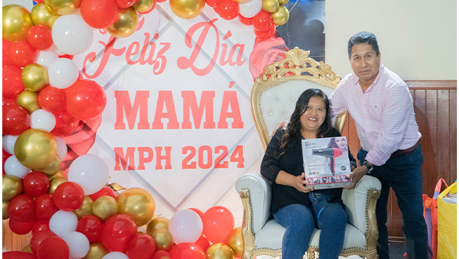 En este evento todas las mamitas de la municipalidad agradecieron al burgomaestre huarmeyano por el reconocimiento a cada una de ellas.