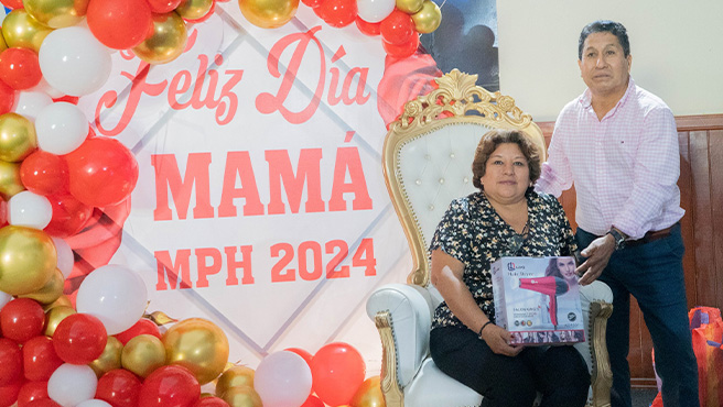 En este evento todas las mamitas de la municipalidad agradecieron al burgomaestre huarmeyano por el reconocimiento a cada una de ellas.