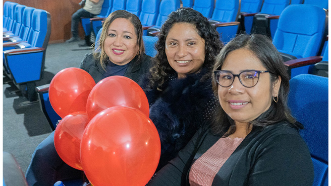 En este evento todas las mamitas de la municipalidad agradecieron al burgomaestre Huarmeyano por el reconocimiento a cada una de ellas.