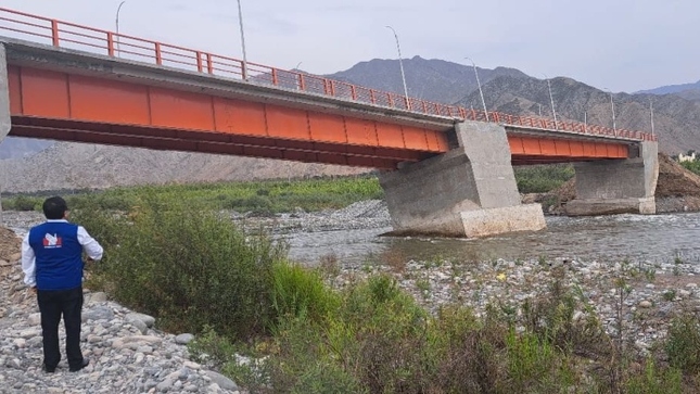 La Oficina Defensorial de Lima Sur recomendó al Gobierno Regional de Lima a adoptar medidas necesarias para reducir el riesgo de colapso del puente Concón, instalado sobre el río Cañete, en el distrito de Lunahuaná, región Lima; situación que afectaría a moradores de la zona y a transeúntes.