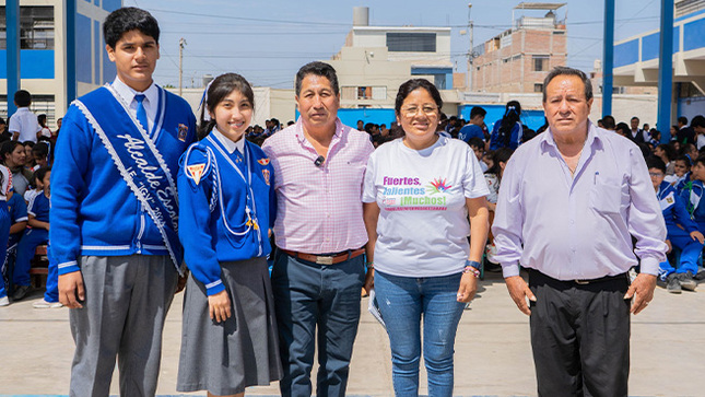 Alcalde participa en homenaje por el Dia de la Madre en la I.E Inca Garcilazo de Vega.