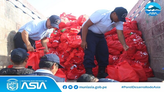 La Municipalidad Distrital de Asia liderada por nuestro alcalde Isaias Alcántara Malasquez continúa con la entrega de canastas por la celebración del Día de la Madre.
Les recordamos que la entrega se llevará a cabo hasta las 4:00 p.m. en el estadio de Capilla de Asia.
¡𝑳𝑨𝑺 𝑬𝑺𝑷𝑬𝑹𝑨𝑴𝑶𝑺! 
#MunicipalidadDistritalDeAsia
#PorelDesarrollodeAsia
#IsaiasAlcantaraAlcaldedeAsia