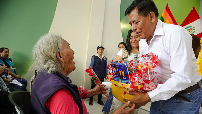 Regidores homenajearon a madres de la municipalidad