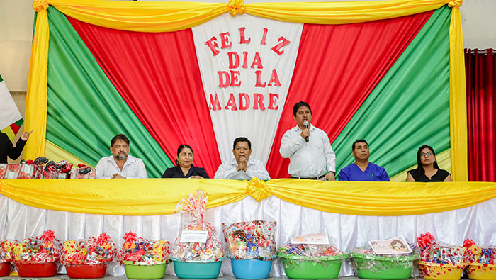 Regidores homenajearon a madres de la municipalidad