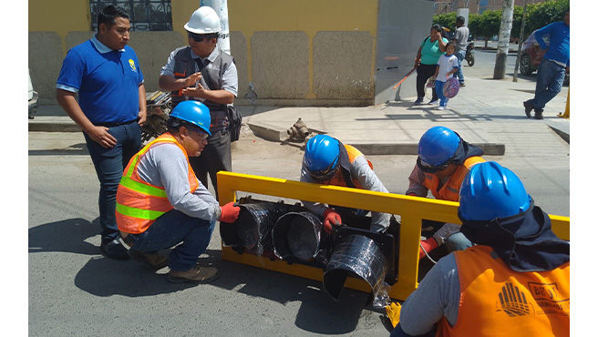 El regidor provincial, Aldo Nery R. fiscalizó los trabajos de instalaciones del proyecto de mejoramiento y ampliación de Semaforización