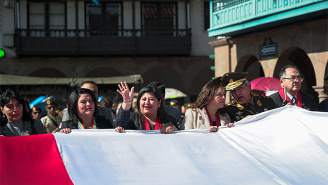 Presidenta de la Corte de Cusco participó de izamiento pleno de mayo