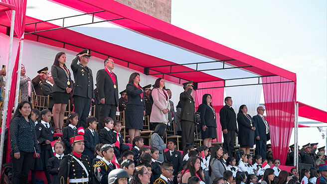 Presidenta de la Corte de Cusco participó de izamiento pleno de mayo