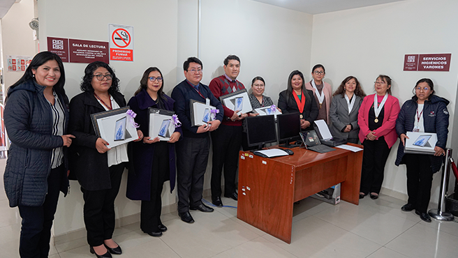 Presidenta de la Corte de Cusco entrega equipos tecnológicos para optimizar la labor en la lucha contra la violencia