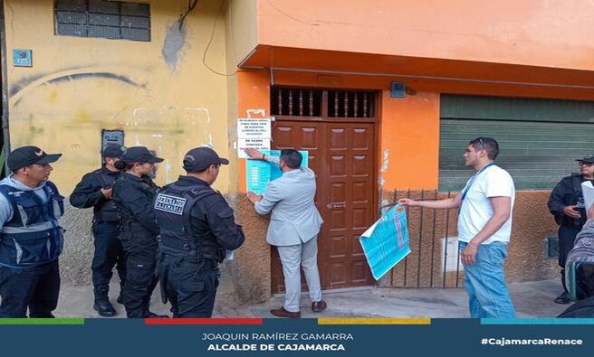 ๐จLa Municipalidad Provincial de Cajamarca, a travรฉs de la subgerencia de comercializaciรณn y licencias, realizรณ la fiscalizaciรณn al local denominado 401๐ฉ ๐๐๐๐๐๐
๐ ๐๐ ๐๐.๐ป๐๐๐๐ ๐จ๐๐๐๐ 129, donde realizaban actividades de restaurante-Bar-cantina sin contar con licencia de funcionamiento, certificado ITSE, no respetaban las normas de urbanismo y zonificaciรณn, procediendo a ser clausurado temporalmente.
๐คLa comuna local reafirma su compromiso con el cumplimiento de las normativas municipales y continuarรก realizando operativos de fiscalizaciรณn para garantizar el orden y la seguridad en los establecimientos comerciales en toda la ciudad.