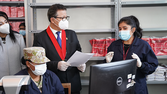 Consejero Ejecutivo del Poder Judicial evalúa situación archivística del Archivo Desconcentrado de Huancaro