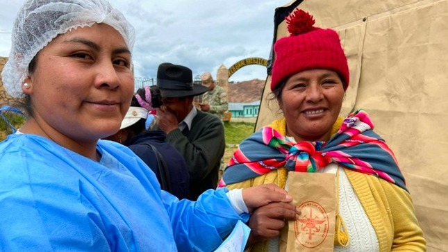 Fuerzas Armadas llevan servicios de salud y programas sociales a Huancané en Puno