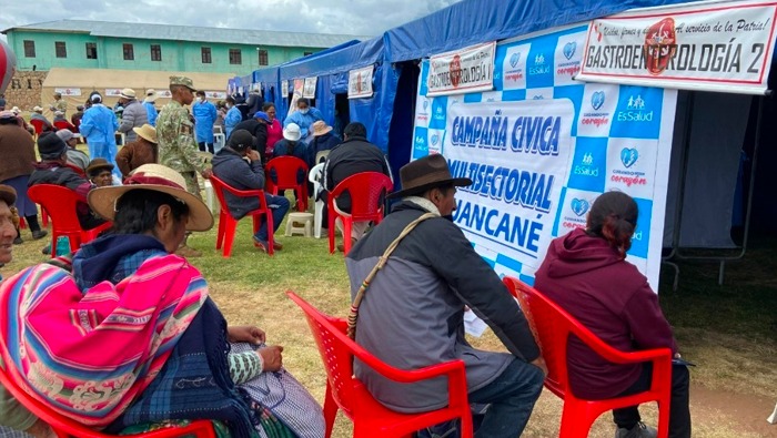 Fuerzas Armadas llevan servicios de salud y programas sociales a Huancané en Puno