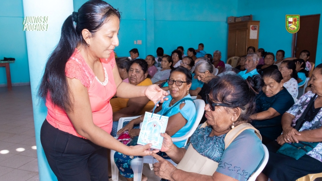 Archivo JPG Rinden homenaje a las madres adultas mayores por su día