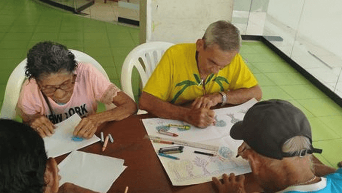 Adultos mayores del distrito de Iquitos vienen participando de los talleres de dibujo y pintura