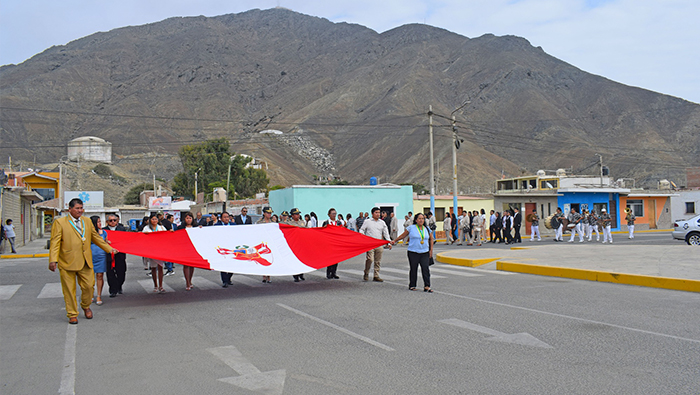 Regidora participa del 69º aniversario de Samanco