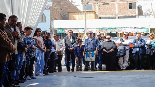  La partida de HÉCTOR VALCÁRCEL CHÁVEZ deja un enorme vacío en nuestra comunidad. Un hombre excepcional, fundador de la Ciudad Naval, siempre demostró integridad, amor hacia su familia y una preocupación genuina por el bienestar de todos. En un sentido homenaje póstumo, nuestro alcalde 𝐉𝐡𝐨𝐯𝐢𝐧𝐬𝐨𝐧 𝐕𝐚𝐬𝐪𝐮𝐞𝐳 asistió al Club Naval para expresar sus condolencias a sus seres queridos y recordar a este gran amigo. HÉCTOR VALCARCEL, un marino y civil ejemplar, nos dejó valiosas enseñanzas y un legado de sabiduría. Siempre lo recordaremos con gratitud y admiración. Descansa en paz, querido vecino.
