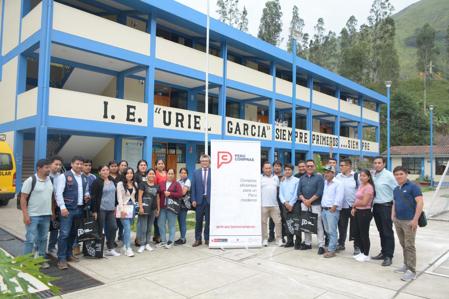 Foto grupal de los participantes