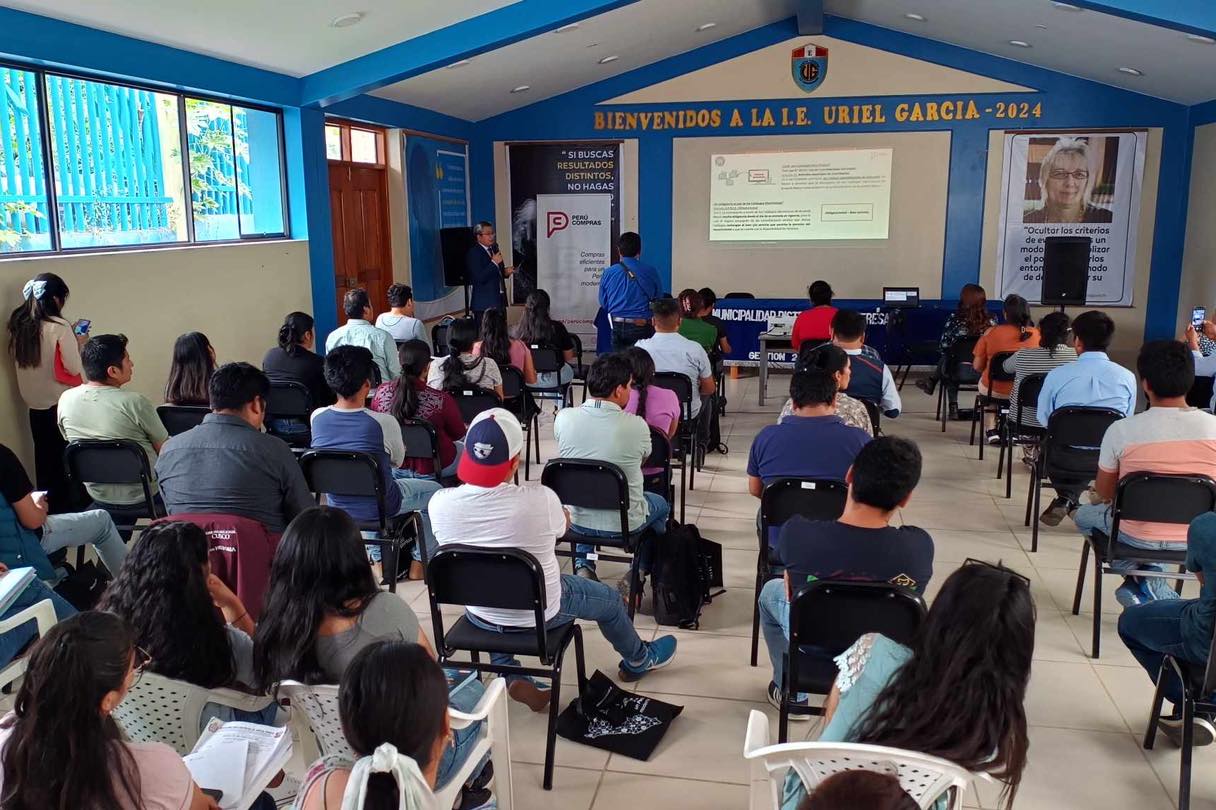 Foto de los participantes en el auditorio