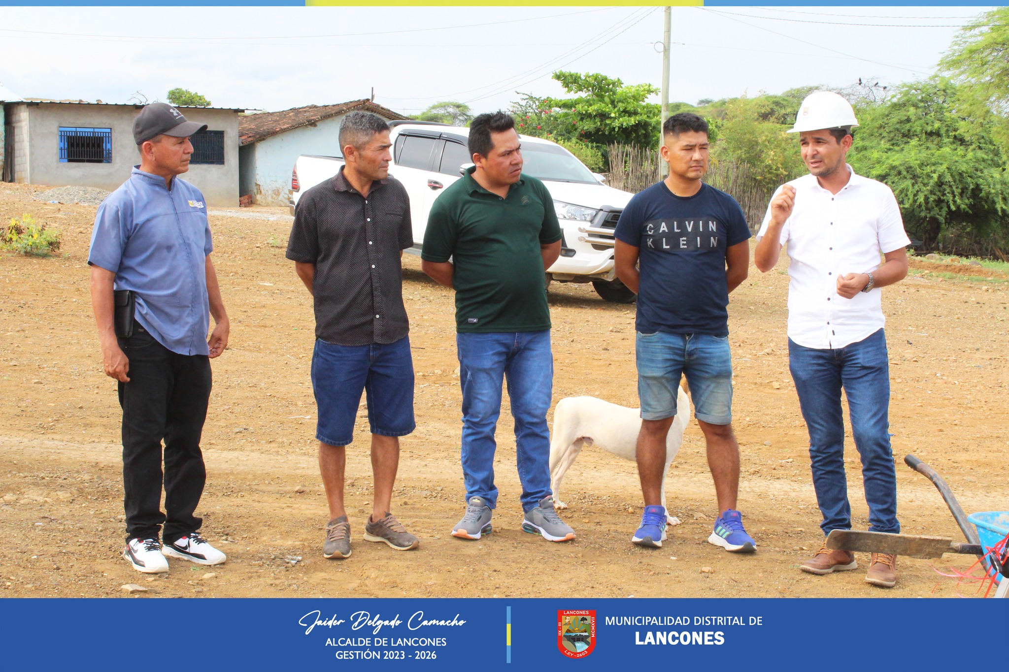 Alcalde de Lancones coloca la primera piedra para la Construcción de la Cancha de Grass Sintético en el Caserío Huasimal de la Solana
