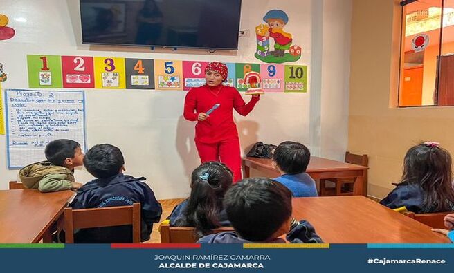 📌La Municipalidad Provincial de Cajamarca, a través de la subgerencia de Salud realizó una nueva campaña de fluorización gratuita en la I.E. 1485 en Bellavista en la zona de Casurco.
👉En esta oportunidad se logró atender a niños y niñas en el servicio de fluorización y cuidado bucal.
✅Además, dentro de esta actividad los estudiantes recibieron información valiosa sobre técnicas de cepillado, así como de la importancia de una alimentación adecuada y la prevención de enfermedades bucales comunes.