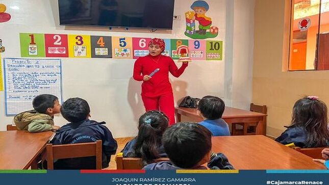 📌La Municipalidad Provincial de Cajamarca, a través de la subgerencia de Salud realizó una nueva campaña de fluorización gratuita en la I.E. 1485 en Bellavista en la zona de Casurco. 
👉En esta oportunidad se logró atender a niños y niñas en el servicio de fluorización y cuidado bucal.
✅Además, dentro de esta actividad los estudiantes recibieron información valiosa sobre técnicas de cepillado, así como de la importancia de una alimentación adecuada y la prevención de enfermedades bucales comunes.