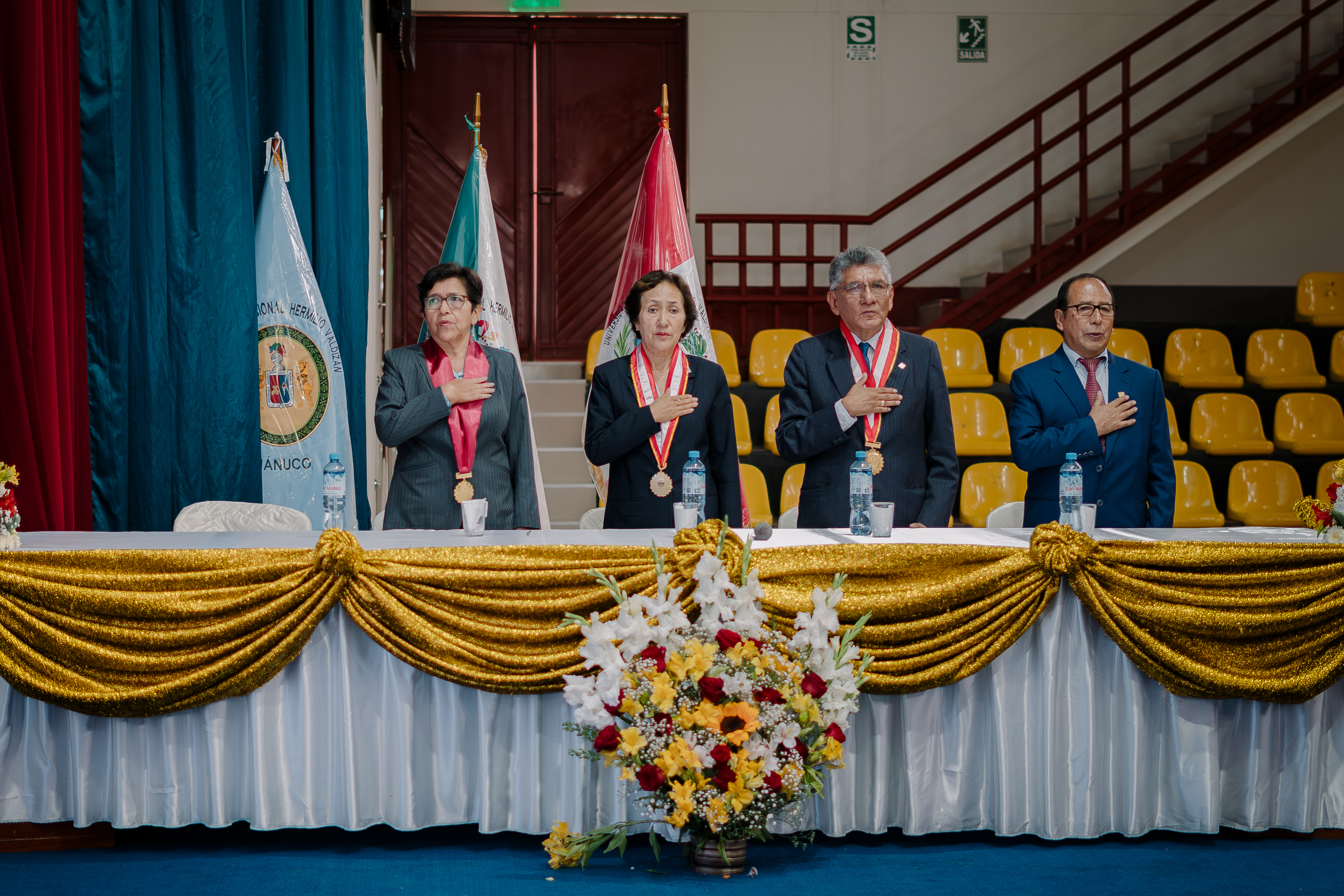 Dra. Digna Manrique de Lara Suarez, directora de la Escuela de Posgrado, Dra. Nancy Veramendi Villavicencios, vicerrectora académica, Dr. Victor Cuadros Ojeda, vicerrector de investigación y Dr. Arturo Lucas Cabello, director de Posgrado de la Facultad de Ciencias de la Educación.
