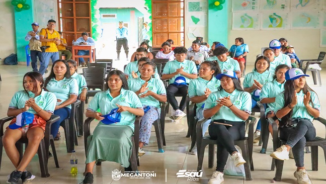 Jรณvenes de la zona norte de Megantoni recibieron certificados como operadores de maquinaria pesada y auxiliares administrativos