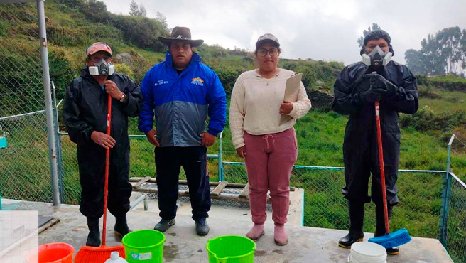 Limpieza y desinfección del reservorio de Santo Toribio de San Pedro de Laraos