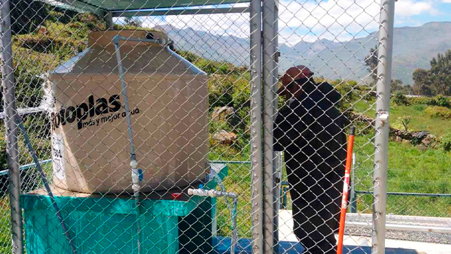 Limpieza y desinfección del reservorio de Santo Toribio de San Pedro de Laraos