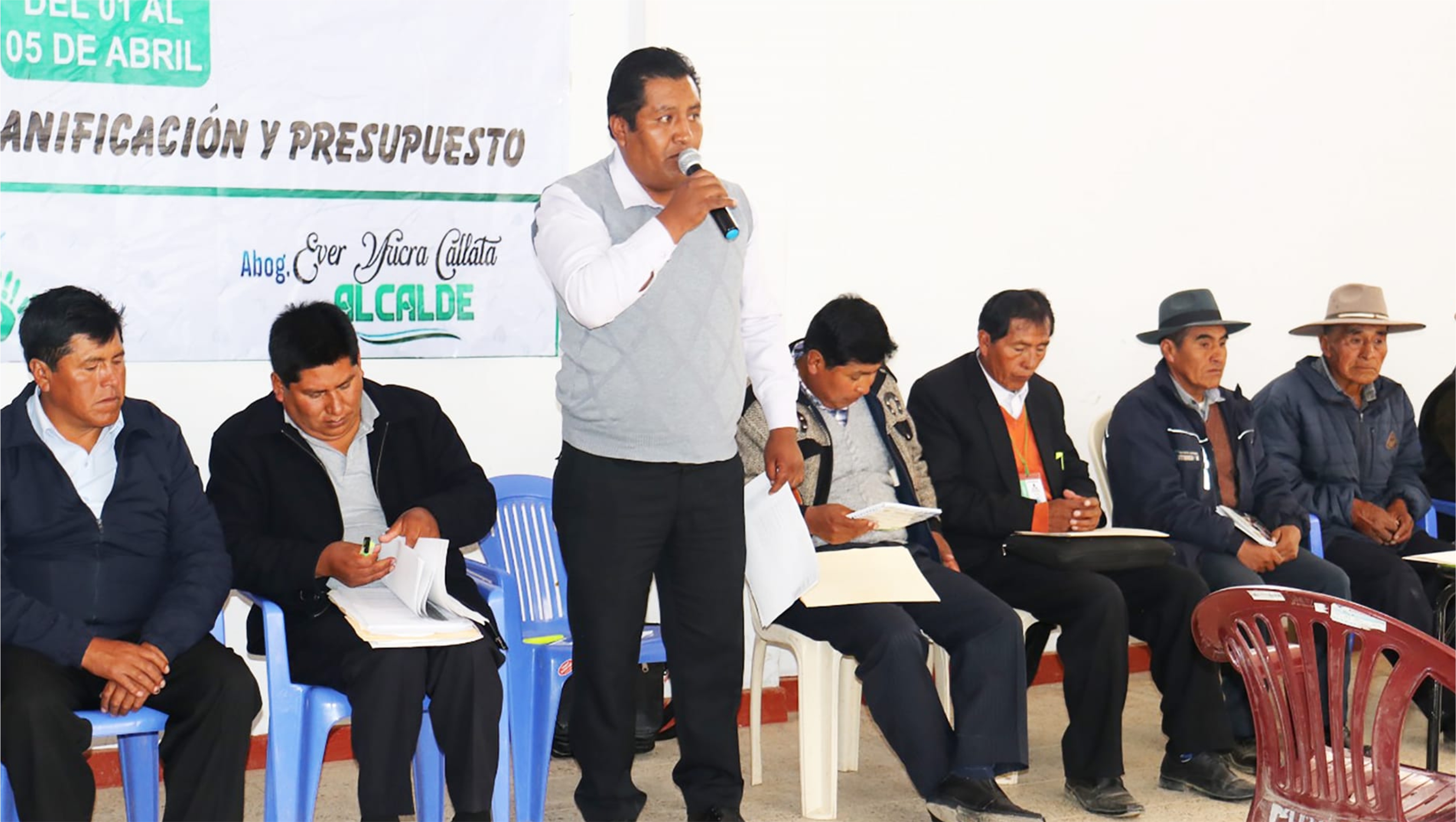 fotografías de taller de presupuesto participativo en el distrito de taraco