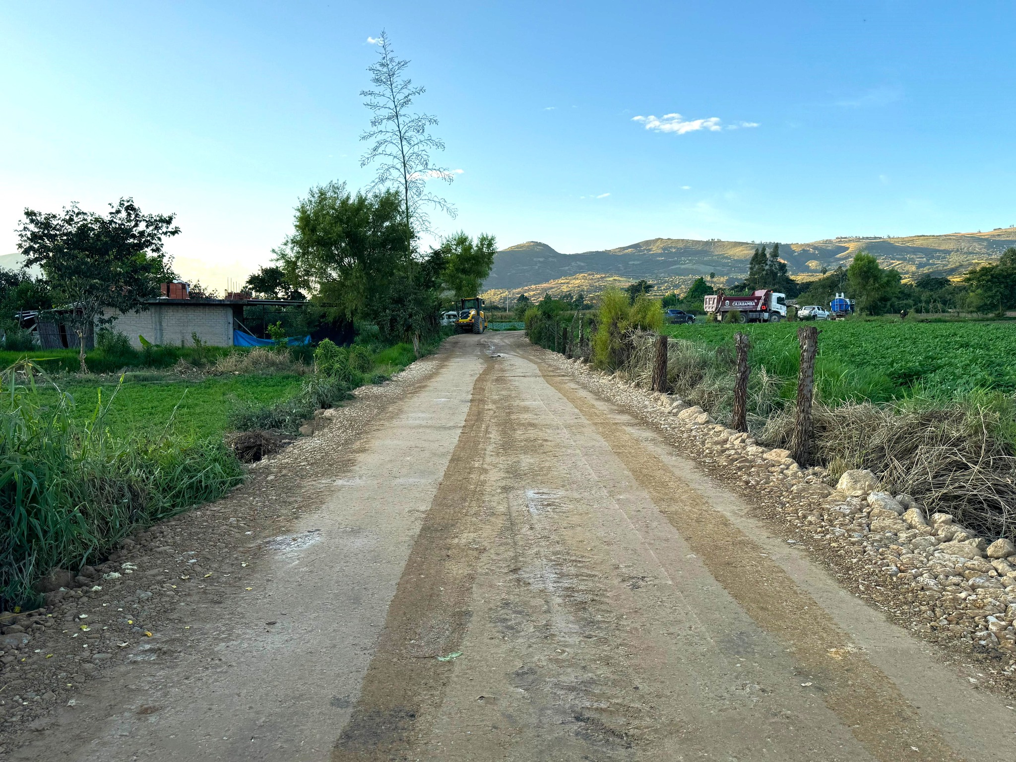 Alcalde de Cajabamba hizo entrega de trocha carrozable en Santa Rita – Santa Elena