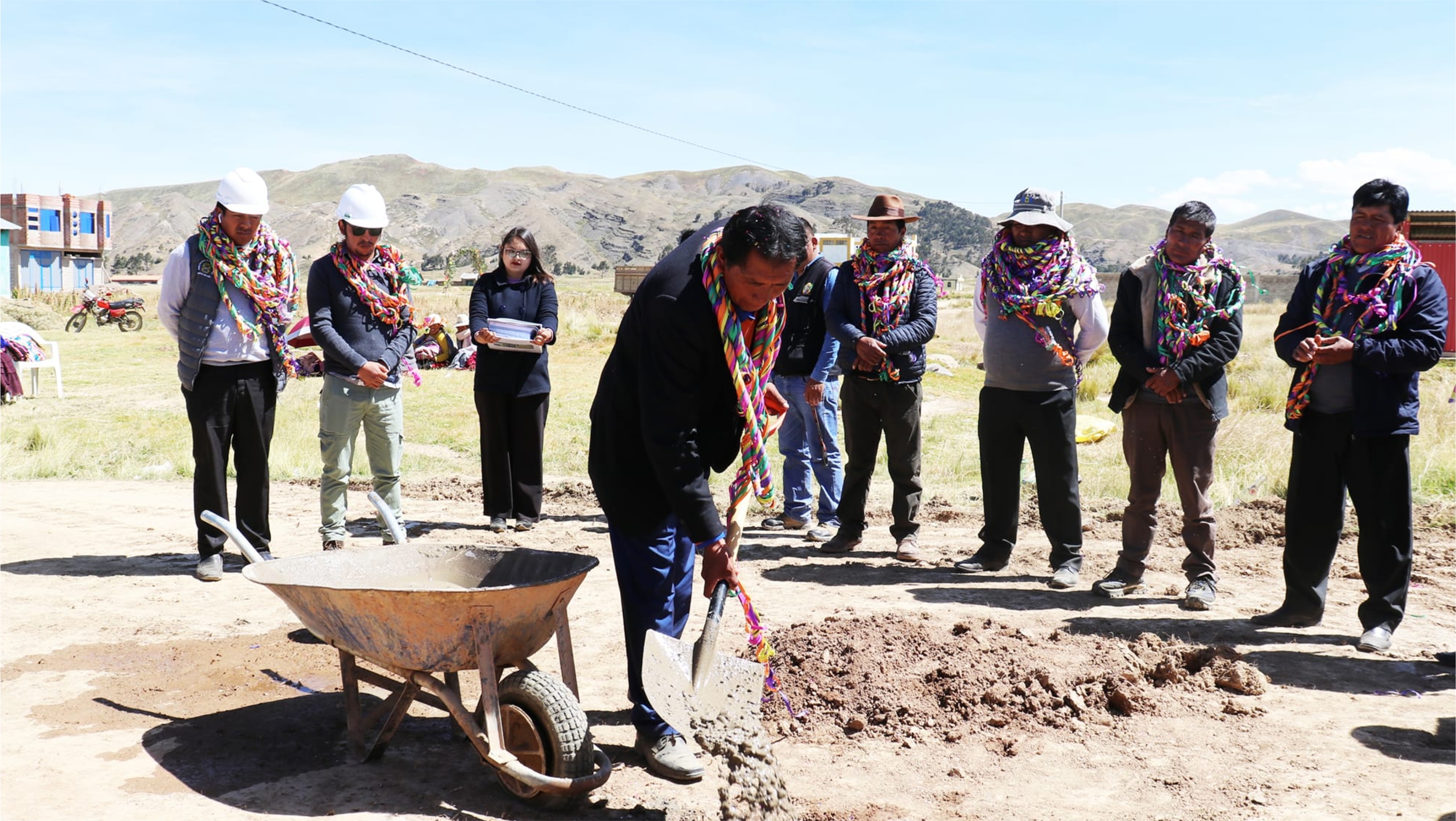 fotografías del inicio de obra en la Comunidad de Huancollusco
