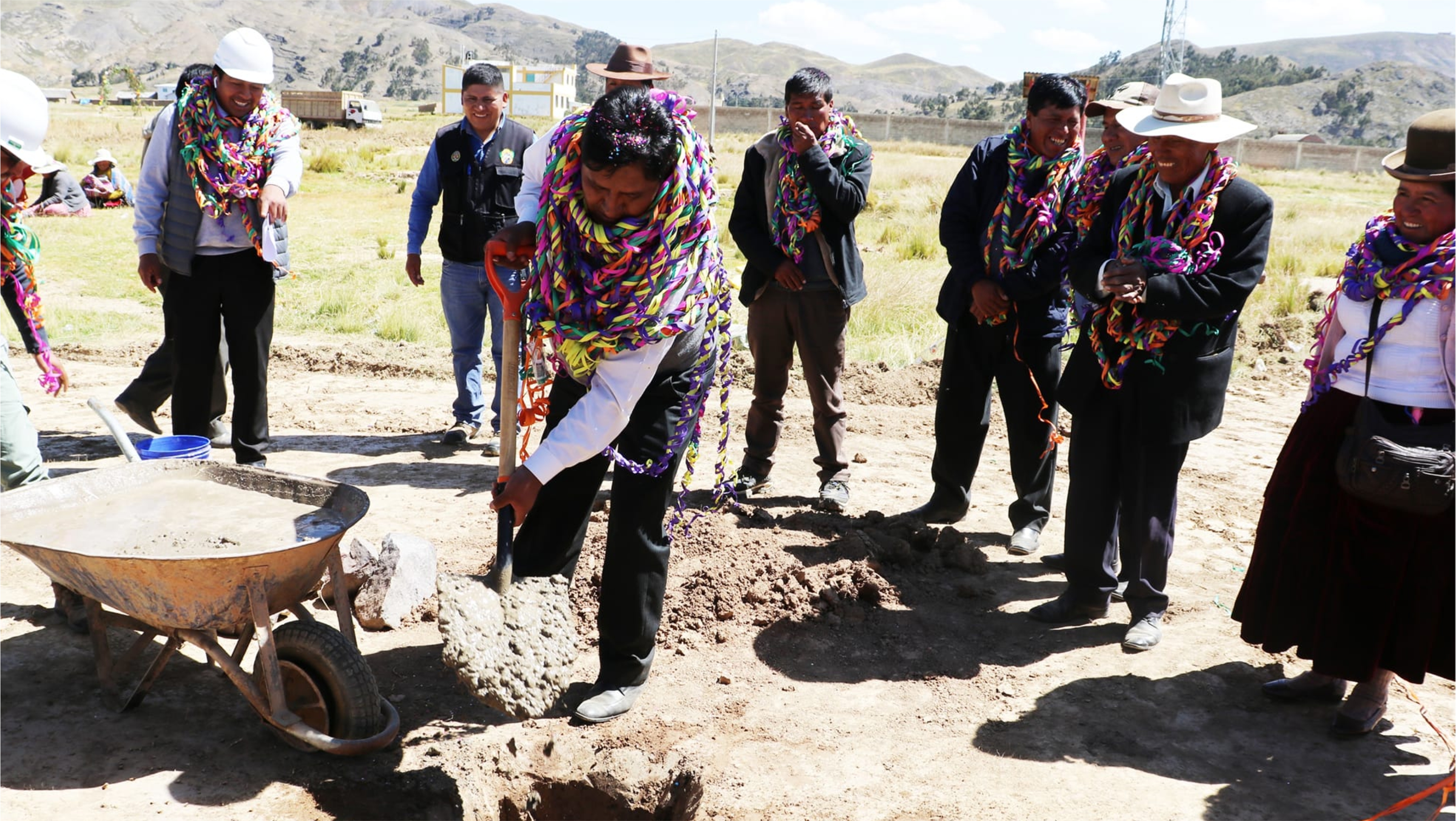 fotografías del inicio de obra en la Comunidad de Huancollusco