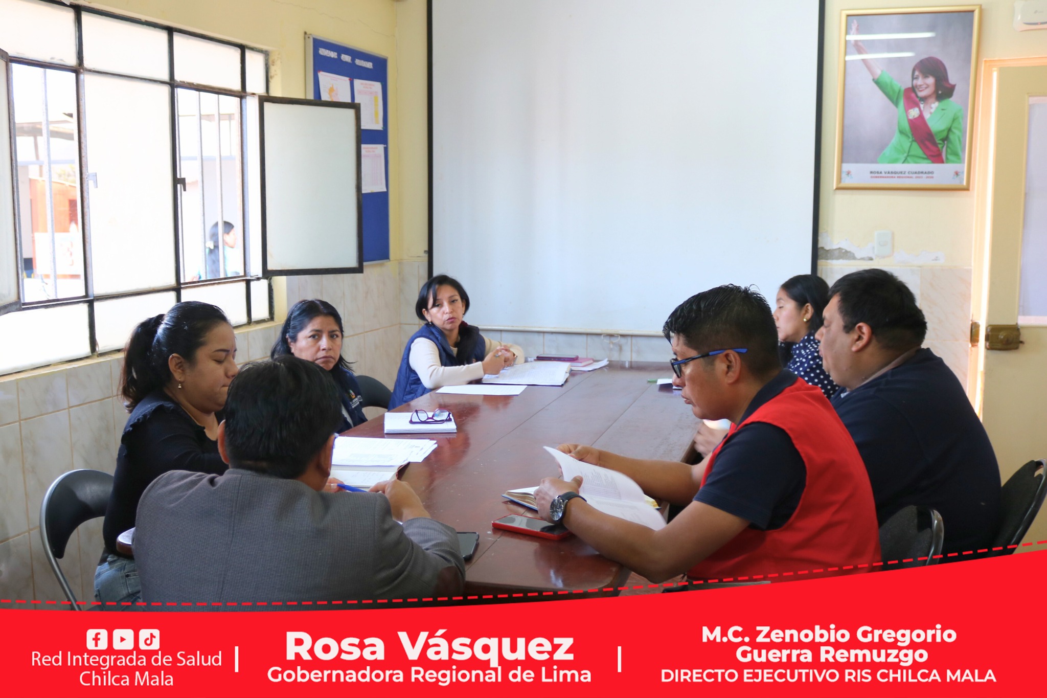 Director Ejecutivo sostiene reunión de coordinación con su equipo de gestión.