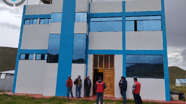 Puno. – La Contraloría General identificó deficiencias en la obra de creación de prestación de servicio del Palacio Municipal en el centro poblado de San Juan de Cayacaya, distrito de Putina, provincia de San Antonio de Putina, las cuales podrían comprometer la infraestructura de la obra.