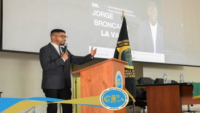 Como parte de las actividades por el 28° aniversario de la Facultad de Derecho y Ciencias Políticas se desarrolló el I Seminario de Derecho Multidisciplinario e Investigación Jurídica. 