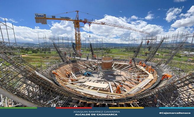 ✅El primer reservorio elevado ubicado en el Qhapaq Ñan ha alcanzado un avance significativo del 85% y se espera su culminación para la primera semana de julio.
📌Esta importante obra, que cumple con todos los estándares de calidad, refleja nuestro compromiso con el desarrollo de Cajamarca. Una vez finalizado, el reservorio beneficiará a más de 20 mil cajamarquinos, asegurando un suministro de agua las 24 horas.
🤝El proyecto es el resultado de un esfuerzo conjunto entre la Municipalidad Provincial de Cajamarca, E.P.S Sedacaj y Newmont Yanacocha, quienes han trabajado de manera articulada para hacer realidad esta iniciativa crucial para nuestra ciudad.
Con más agua