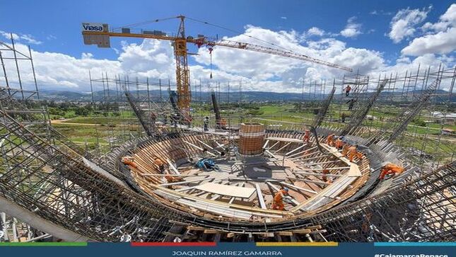 ✅El primer reservorio elevado ubicado en el Qhapaq Ñan ha alcanzado un avance significativo del 85% y se espera su culminación para la primera semana de julio.
📌Esta importante obra, que cumple con todos los estándares de calidad, refleja nuestro compromiso con el desarrollo de Cajamarca. Una vez finalizado, el reservorio beneficiará a más de 20 mil cajamarquinos, asegurando un suministro de agua las 24 horas. 
🤝El proyecto es el resultado de un esfuerzo conjunto entre la Municipalidad Provincial de Cajamarca, E.P.S Sedacaj y Newmont Yanacocha, quienes han trabajado de manera articulada para hacer realidad esta iniciativa crucial para nuestra ciudad.
Con más agua
