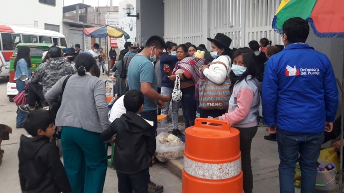 El pedido fue dirigido al director ejecutivo del Hospital Regional de Ayacucho, Jimmy Ango Bedriñana, a quien se trasladó los resultados de la visita efectuada a dicho establecimiento, donde pudo verificarse la presencia de largas colas de personas que esperaban conseguir una cita en algunos de los 40 consultorios externos con que cuenta el hospital.