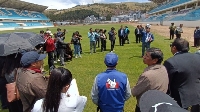 Ticona también hizo hincapié en que resulta necesario que la Municipalidad Provincial Puno intensifique las acciones destinadas a lograr la segregación en la fuente donde se originan los residuos sólidos, a fin de clasificar adecuadamente aquellos que sean reaprovechables y evitar que estos tengan como destino final puntos críticos o botaderos.