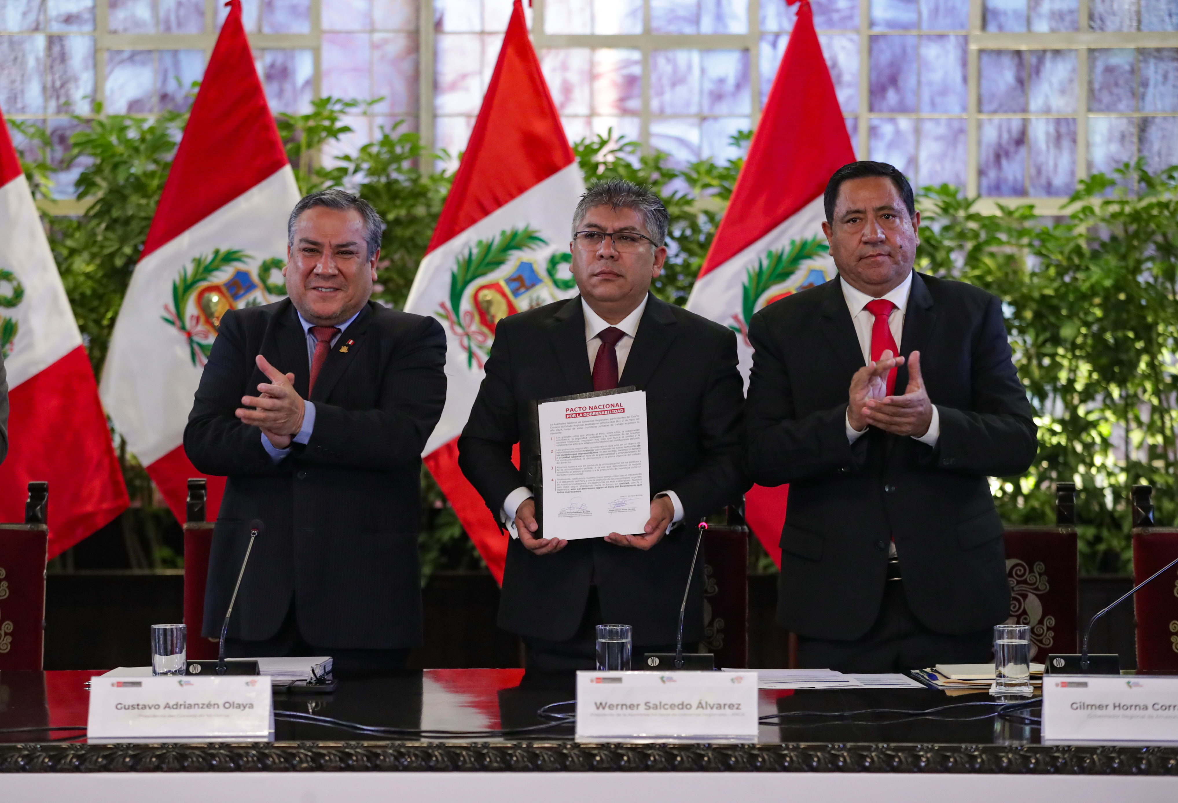 Fotografía del Gobernador de Cusco lidera firma del Pacto Nacional por la Gobernabilidad en el IV Consejo de Estado Regional