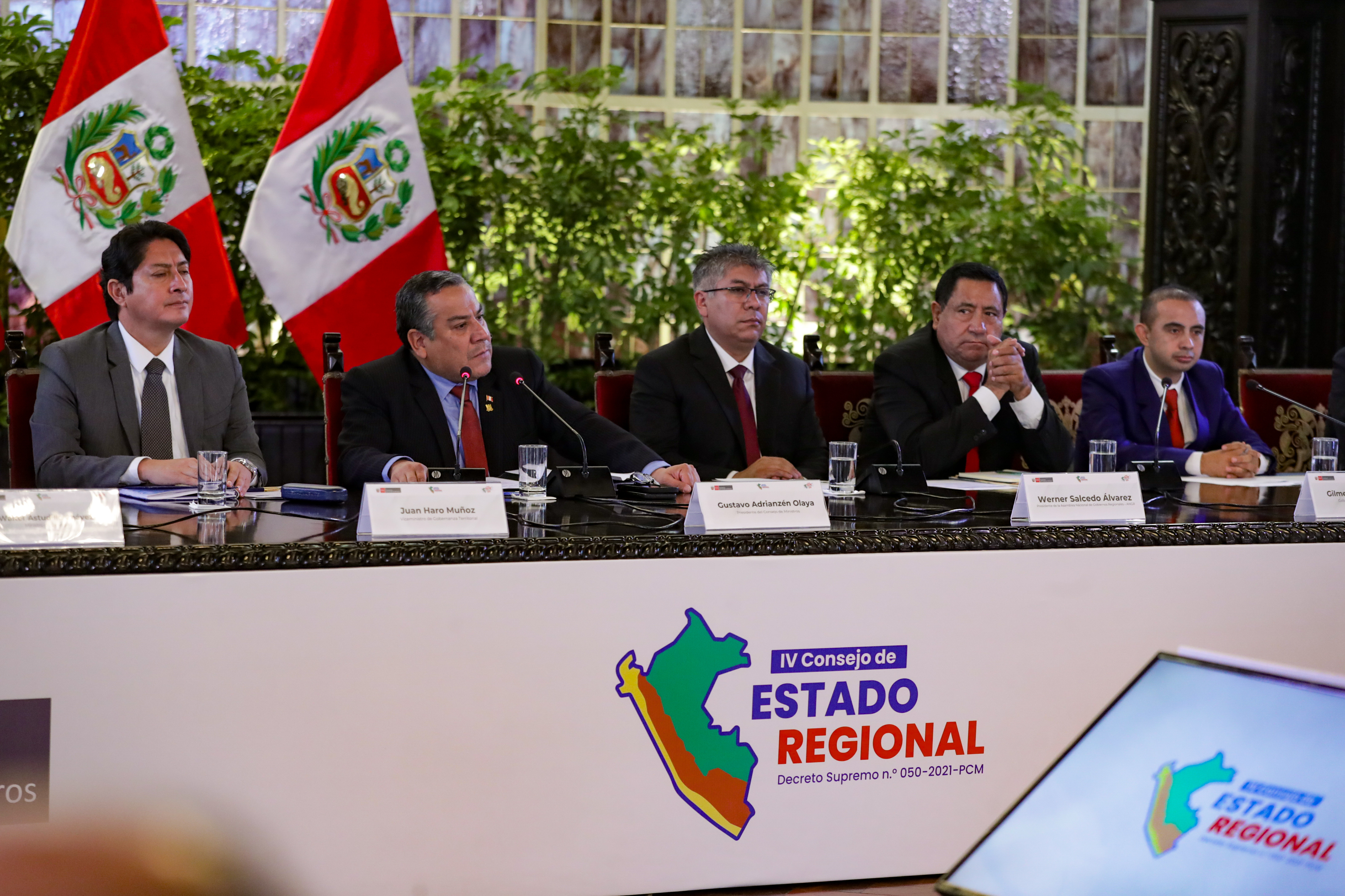 Fotografía del Gobernador de Cusco lidera firma del Pacto Nacional por la Gobernabilidad en el IV Consejo de Estado Regional