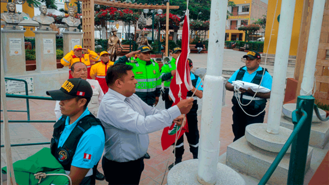 Izamiento Dominical en Santa Cruz de Flores